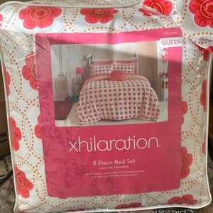 BRAND NEW 8 PIECE QUEEN SIZE BEDDING